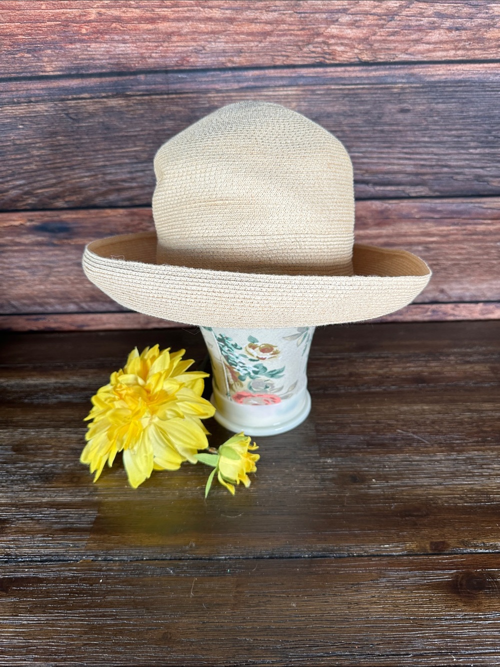 Bloomingdale's Beige Straw paper Sun Hat! Made in Italy!
